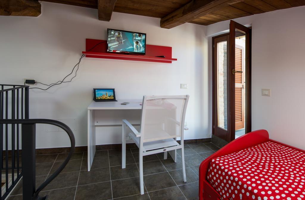 Ferienwohnung La Rocchetta Ripatransone Zimmer foto
